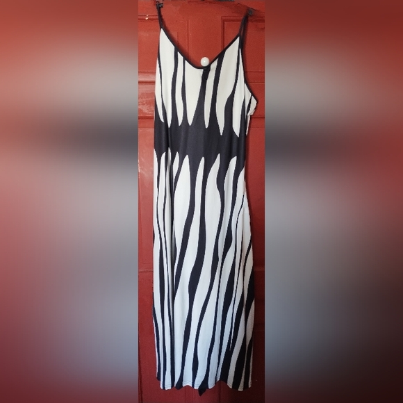 BLACK & WHITE STRIPED SPAGHETTI STRAP MAXI DRESS SZ XL - Picture 4 of 4